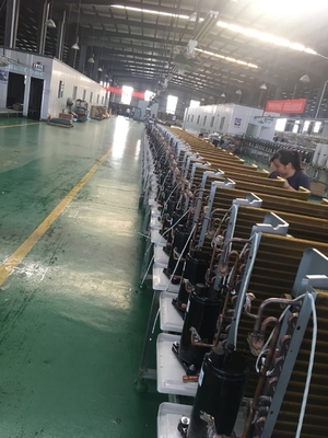 आउटपुट पानी के तापमान पर 30kW CO2 एयर सोर्स हीट पंप लगभग 80 ° C